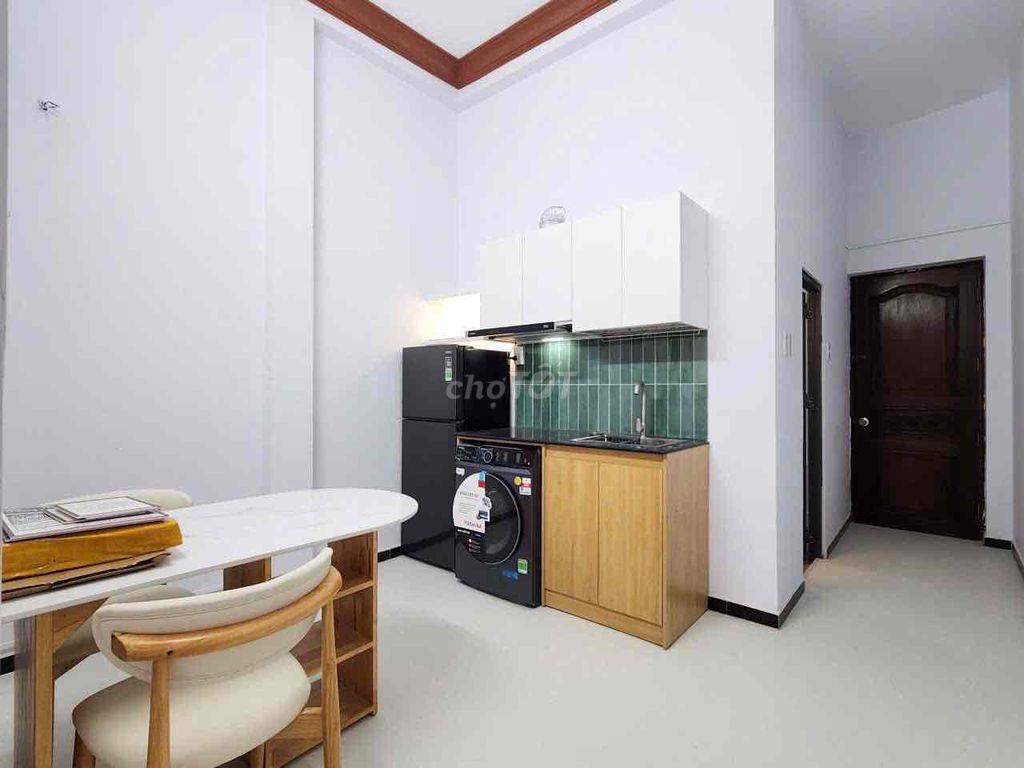Chính Chủ Trống 2p Tại 98F Lê Lai Chợ Bến Thành Ful NT Giá 5,04tr Ạ