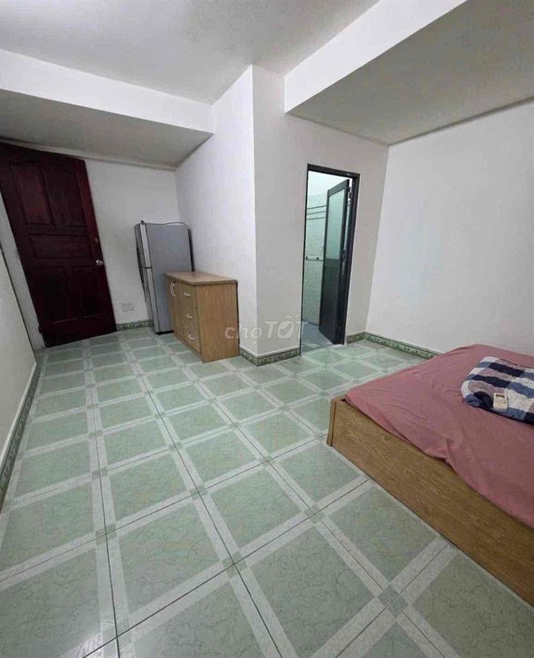 Chính chủ cho thuê phòng nội thất cơ bản, rộng 20m2 giá 3000k Dc: 16 đ