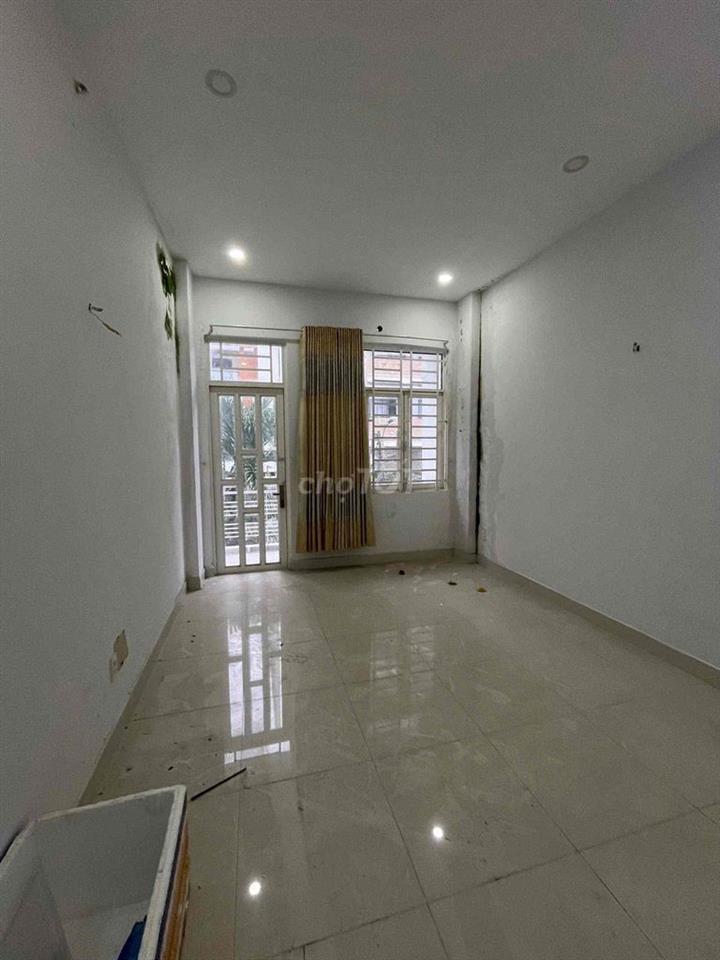 NHÀ CHO THUÊ Q7.  Đường lâm văn bền.Tân quy .  dt:9x25m.nhà 1 trệt 1 l
