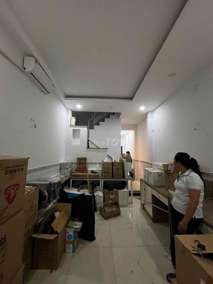 NHÀ CHO THUÊ Q7.  Đường lâm văn bền.Tân quy .  dt:9x25m.nhà 1 trệt 1 l