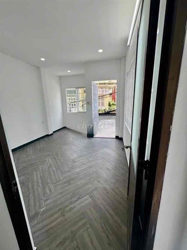Chính Chủ Cho Thuê Nhà Q.1 HXH Võ Văn Kiệt  3.5x10m  trệt 2 lầu 2pn 3w