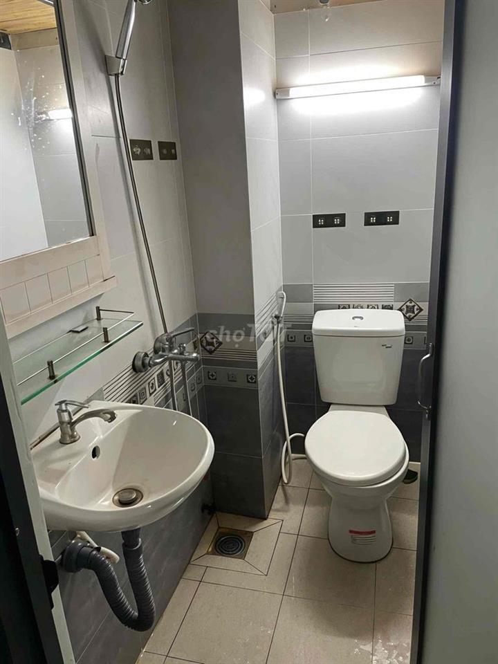 Chủ ko có thời gian quản lý,cần sang lại 32 phòng trên đuong quang tru