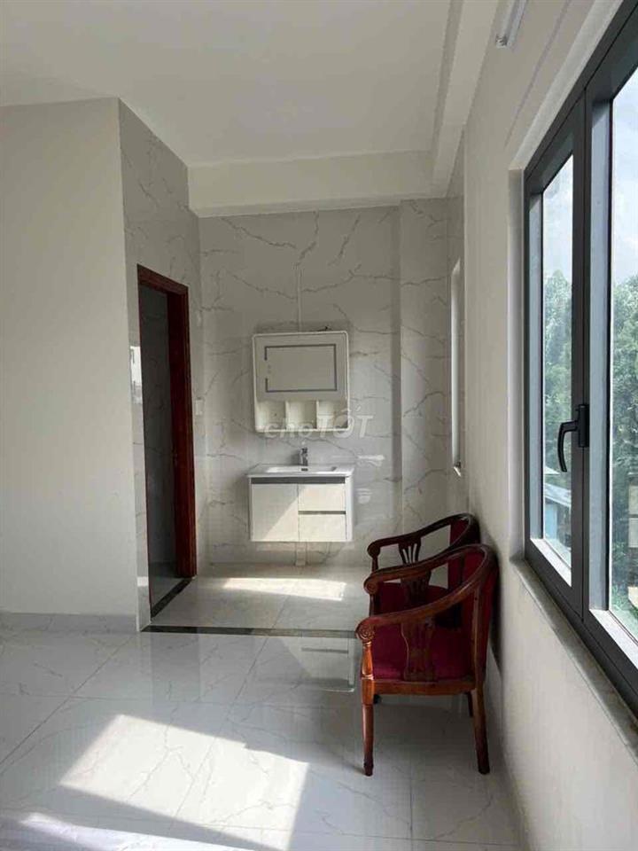 Cho thuê nhà 4 tầng mới xây gần VROSA Khang Điền , đường số 291 ra đườ