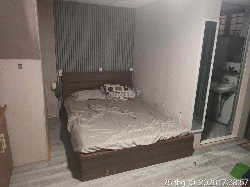 Chính Chủ Cho Thuê Phòng Chợ Bến Thành Q.1 98F/15 Lê Lai Giá 5tr Ạ
