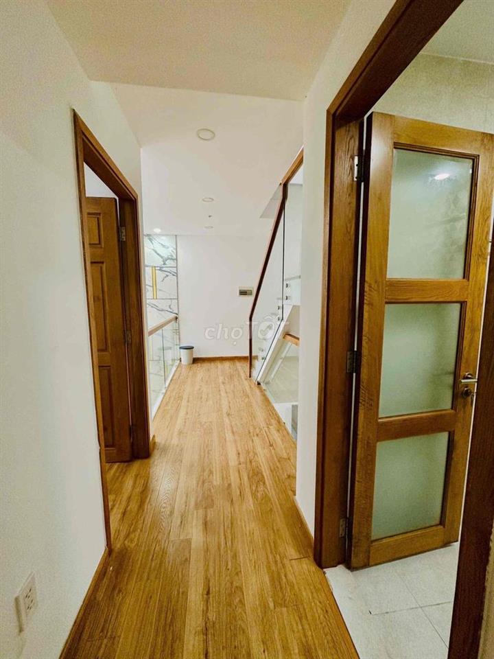 🏡 CHO THUÊ PENTHOUSE SKYGARDEN 3  ✨ Diện tích: 250m²   🛏️ 3 phòng ngủ
