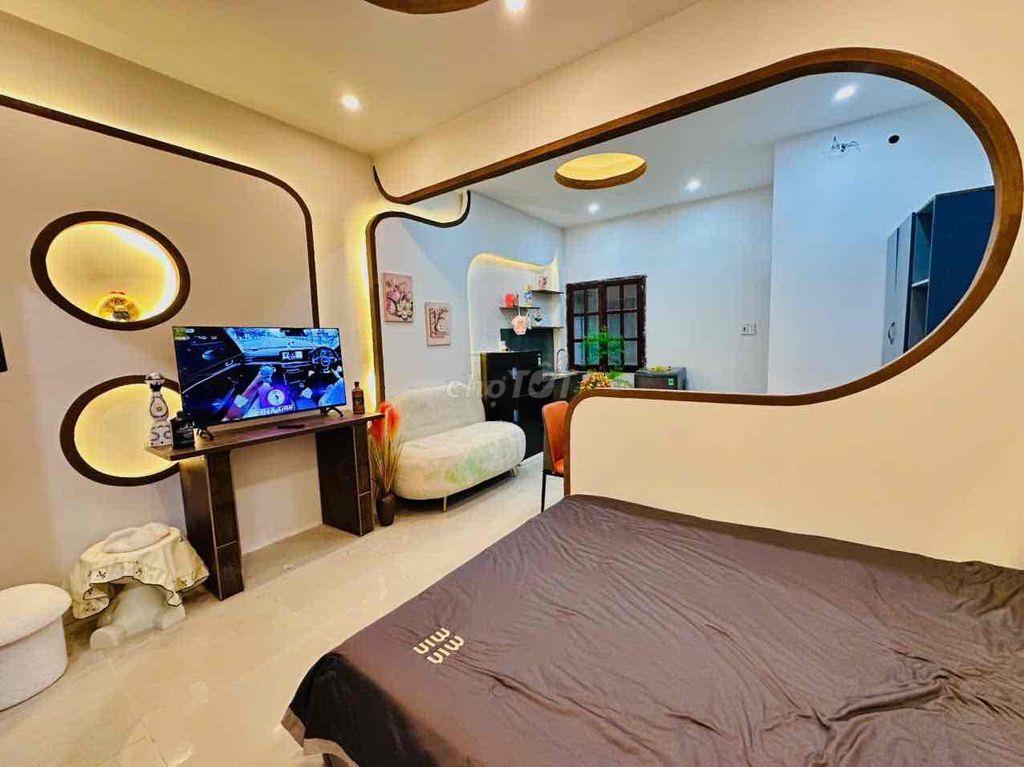 SIÊU HIẾM CĂN HỘ TÁCH BẾP BAN CÔNG FULL NỘI THẤT