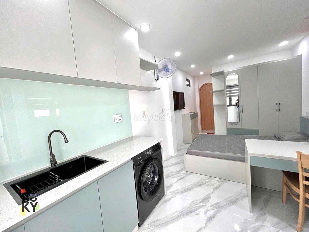 TONE TRẮNG CÓ GU MÁY GIẶT RIÊNG THANG MÁY