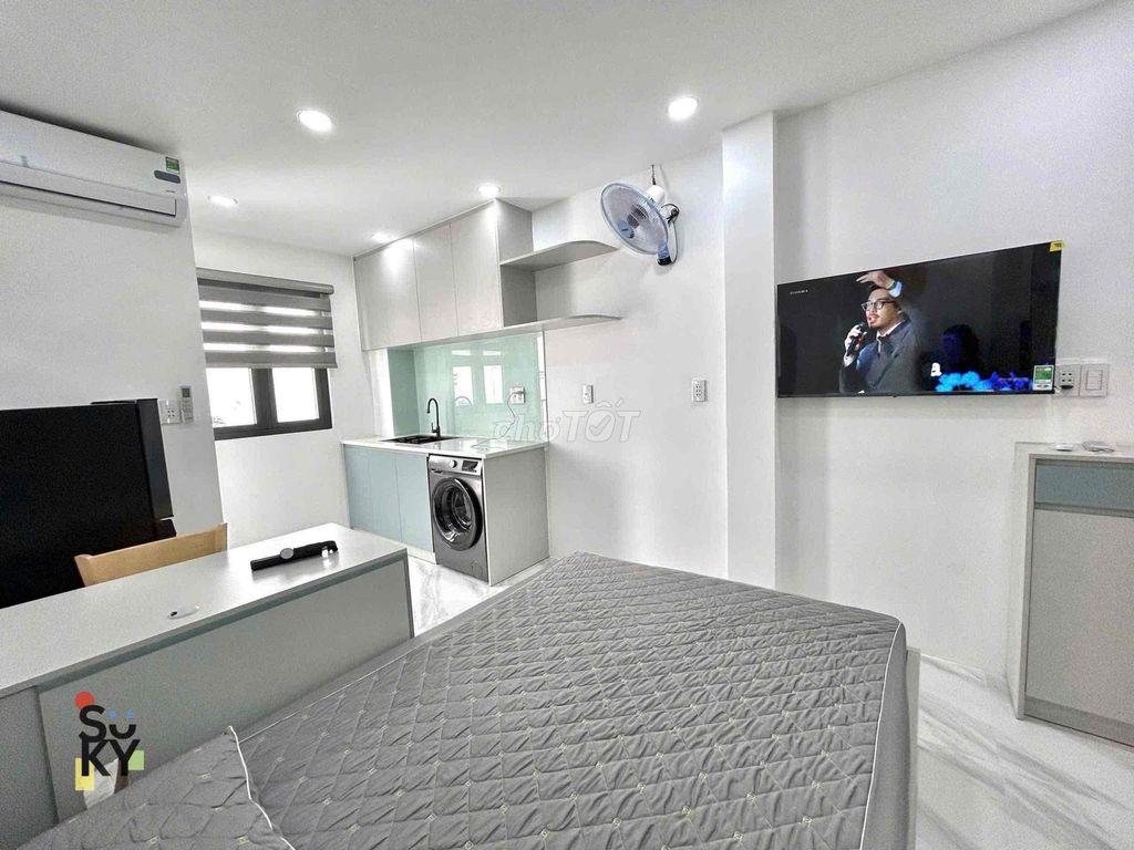 TONE TRẮNG CÓ GU MÁY GIẶT RIÊNG THANG MÁY