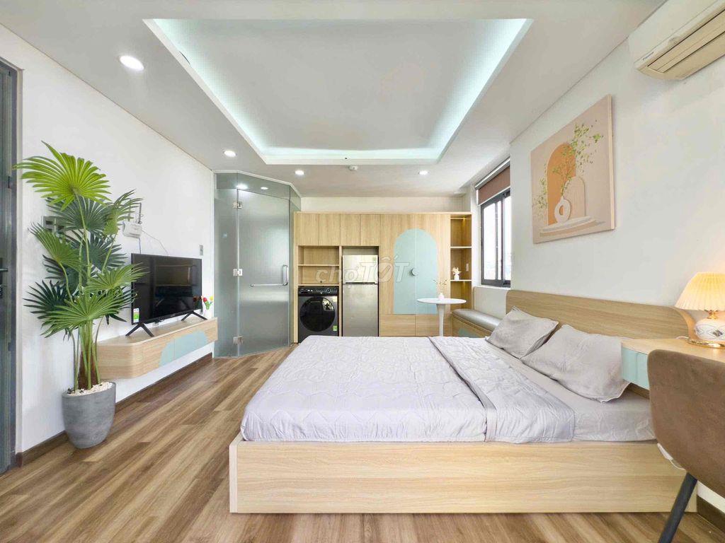 THANG MÁY-BAN CÔNG GẦN CÁC TRƯỜNG ĐẠI HỌC CỰC ĐẸP