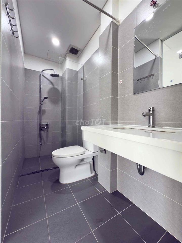 THANG MÁY-BAN CÔNG GẦN CÁC TRƯỜNG ĐẠI HỌC CỰC ĐẸP