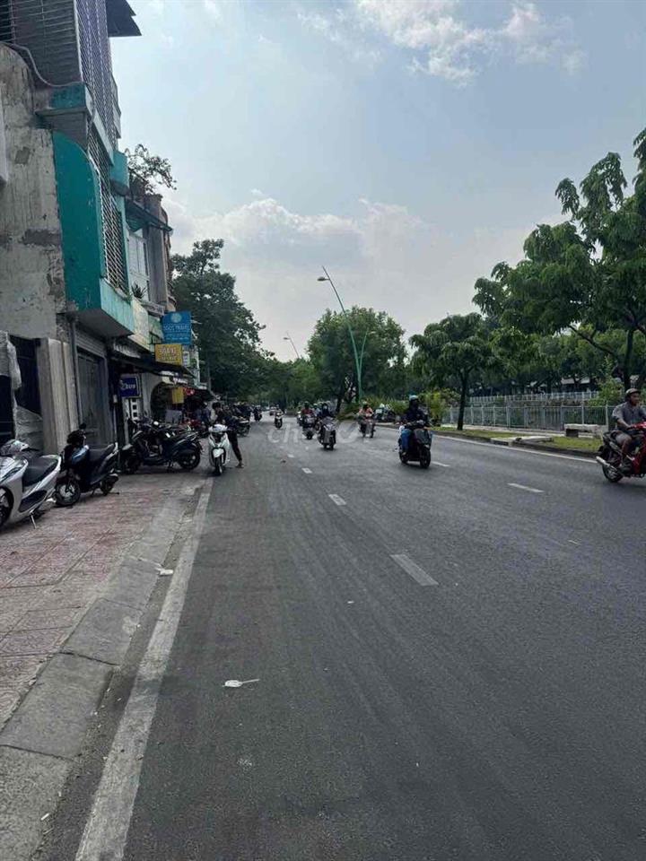 CẦN BÁN GẤP ĐẤT Ở QUẬN 3 (MẶT TIỀN HOÀNG SA - TRƯỜNG SA)