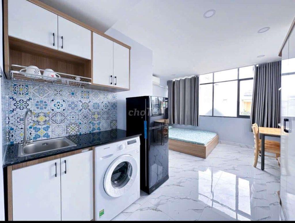 Studio gần ngã tư Hàng Xanh, cách UEF, HIU, FTU chỉ 5' đi xe máy 
