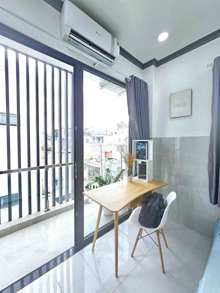 Studio full nội thất, ban công Nguyễn Gia Trí đi bộ qua GTVT, Hutech