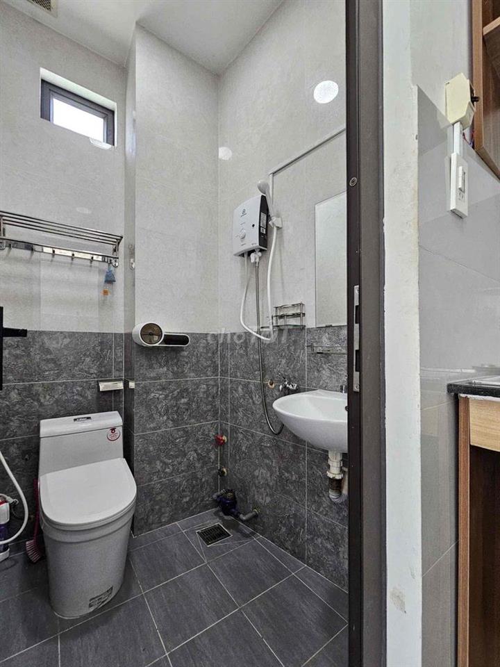 Studio full nội thất, ban công Nguyễn Gia Trí đi bộ qua GTVT, Hutech