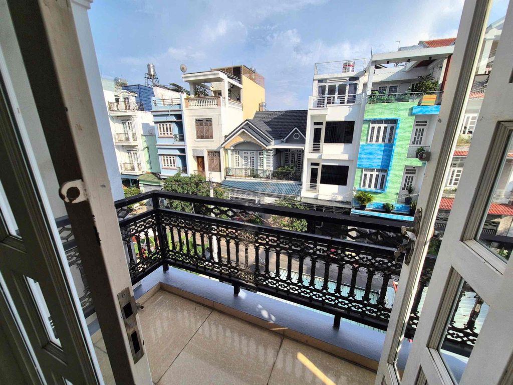 Cho Thuê Phòng Ban Công Cửa Sổ Thoáng Mát Gần Gigamall