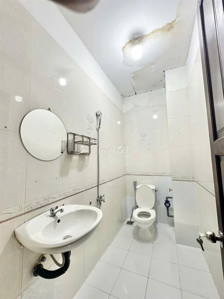 CĂN HỘ FULL NỐI THẤT TÁCH BẾP CỬA SỔ LỚN ĐINH BỘ LĨNH SÁT Q1