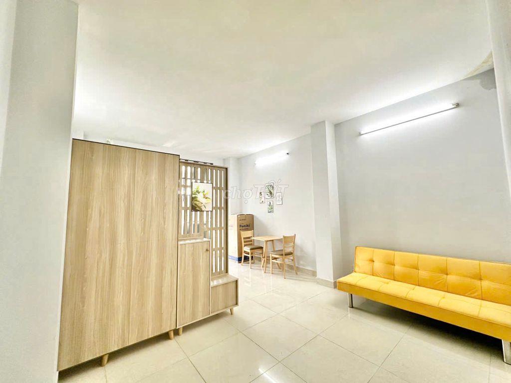 CĂN HỘ FULL NỐI THẤT TÁCH BẾP CỬA SỔ LỚN ĐINH BỘ LĨNH SÁT Q1
