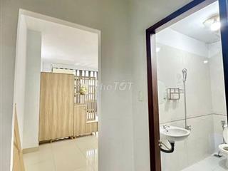 CĂN HỘ FULL NỐI THẤT TÁCH BẾP CỬA SỔ LỚN ĐINH BỘ LĨNH SÁT Q1