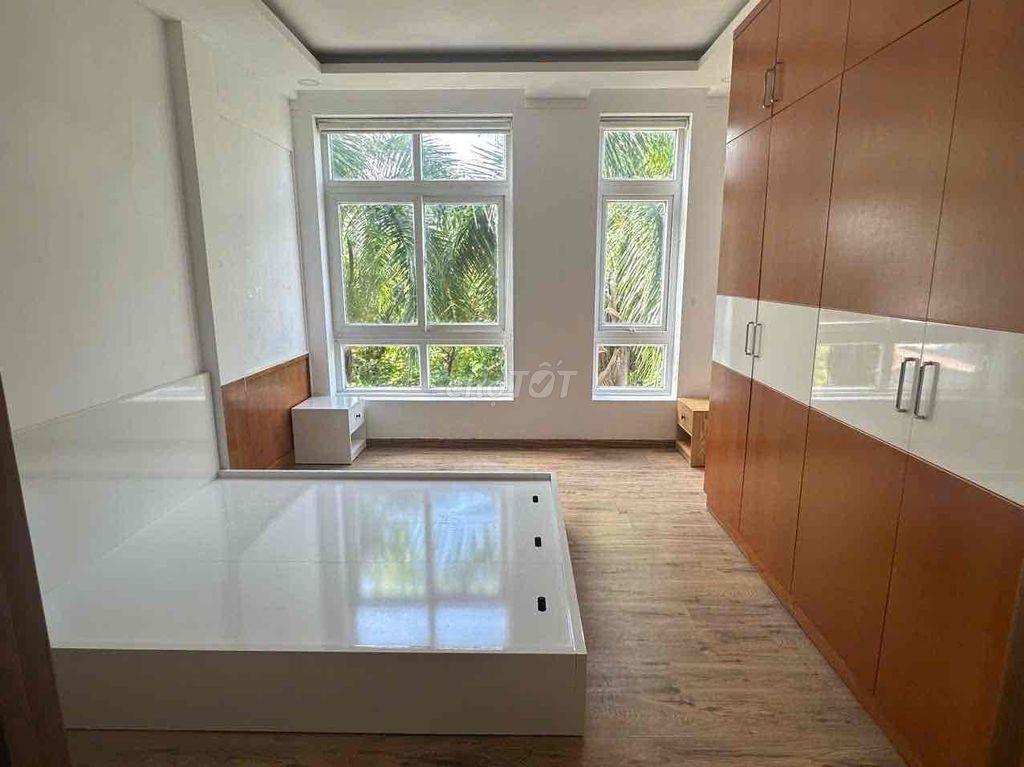 TRỐNG LẠI CĂN HAI PHÒNG NGỦ  cửa sổ trời lớn