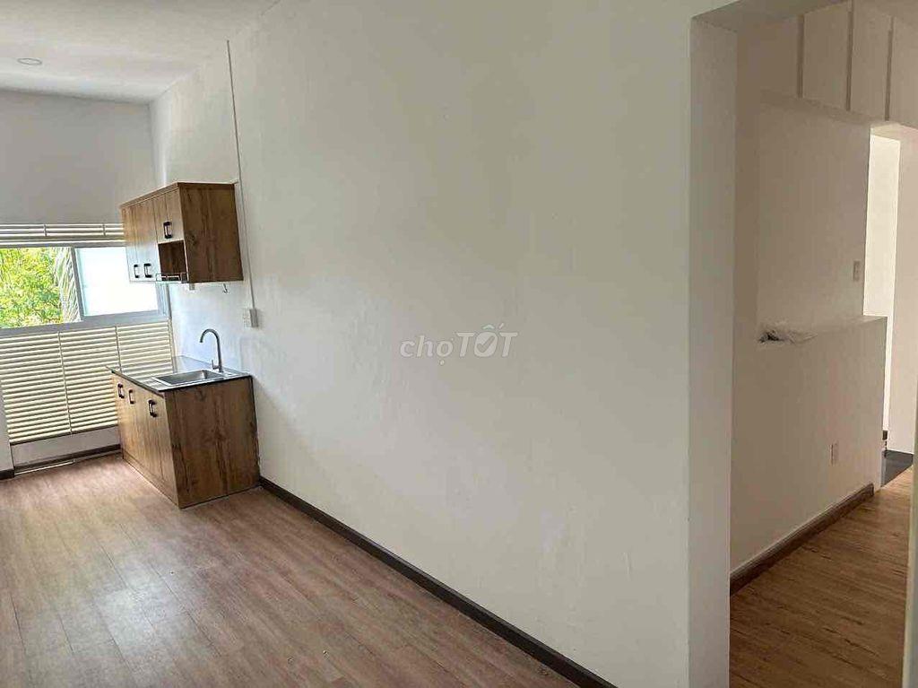 TRỐNG LẠI CĂN HAI PHÒNG NGỦ  cửa sổ trời lớn