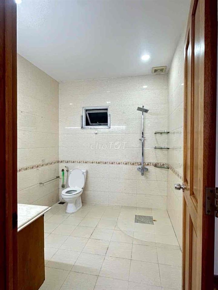 TRỐNG LẠI CĂN HAI PHÒNG NGỦ  cửa sổ trời lớn