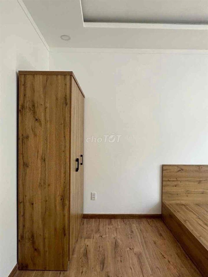 TRỐNG LẠI CĂN HAI PHÒNG NGỦ  cửa sổ trời lớn