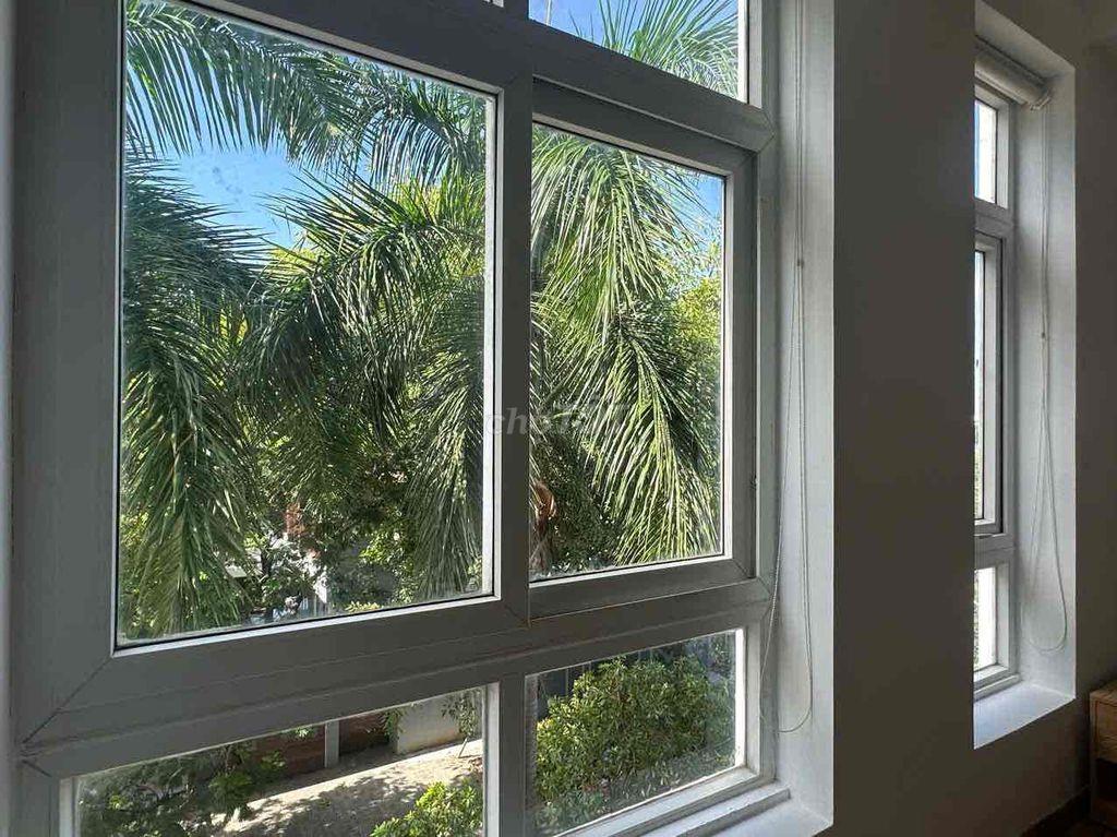 TRỐNG LẠI CĂN HAI PHÒNG NGỦ  cửa sổ trời lớn