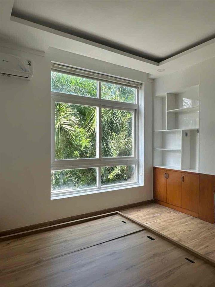TRỐNG LẠI CĂN HAI PHÒNG NGỦ  cửa sổ trời lớn