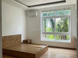 TRỐNG LẠI CĂN HAI PHÒNG NGỦ  cửa sổ trời lớn