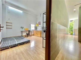 TRỐNG LẠI CĂN STUDIO CỬA SỔ GẦN SÂN BAY