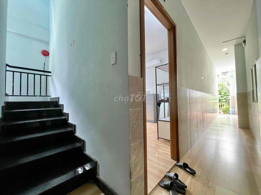 TRỐNG CĂN STUDIO CỬA SỔ GẦN SÂN BAY
