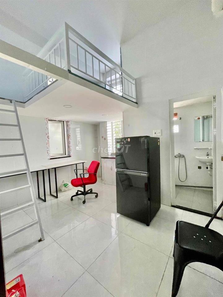 TRỐNG LẠI CĂN DUPLEX CÓ THANG MÁY GẦN QUẬN 1