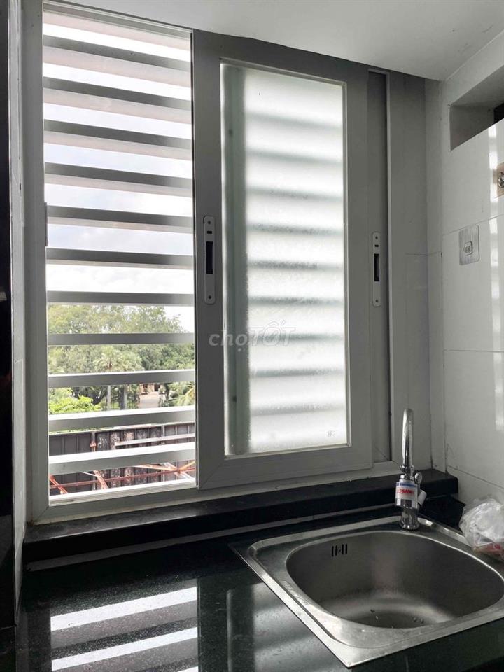 TRỐNG LẠI CĂN DUPLEX CÓ THANG MÁY GẦN QUẬN 1