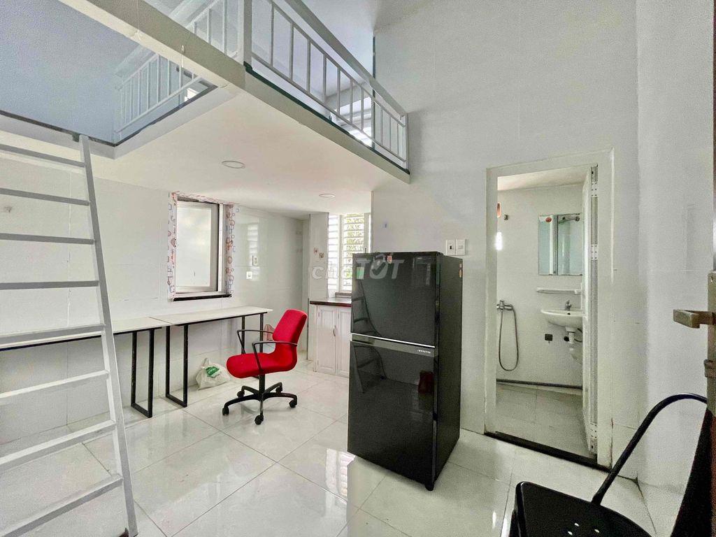 TRỐNG LẠI CĂN DUPLEX CÓ THANG MÁY GẦN QUẬN 1