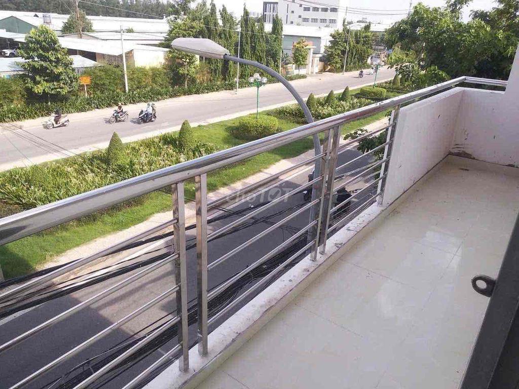 PHÒNG CÓ GÁC RỘNG 25m2 NGAY NGÃ TƯ BẢY HIỀN