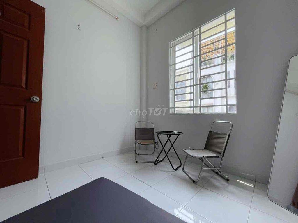 HAI PHÒNG NGỦ BAN CÔNG NGAY VĂN LANG CƠ SỞ 3