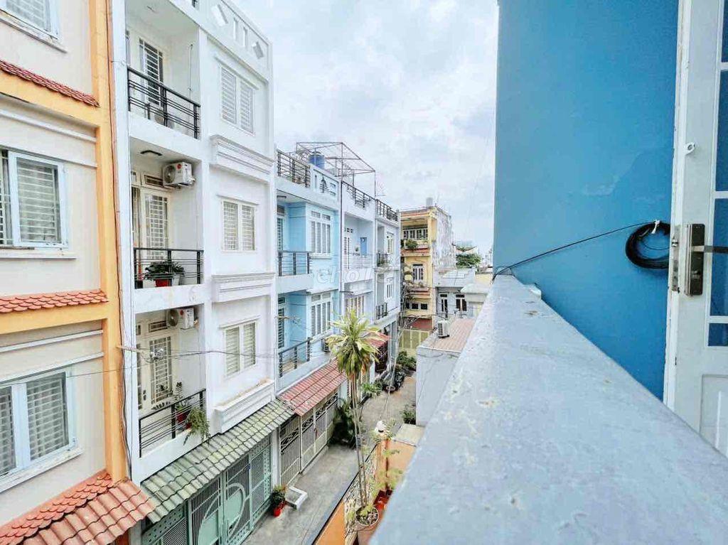 HAI PHÒNG NGỦ BAN CÔNG NGAY VĂN LANG CƠ SỞ 3
