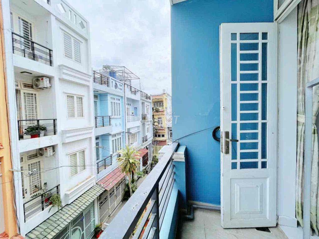 HAI PHÒNG NGỦ BAN CÔNG NGAY VĂN LANG CƠ SỞ 3