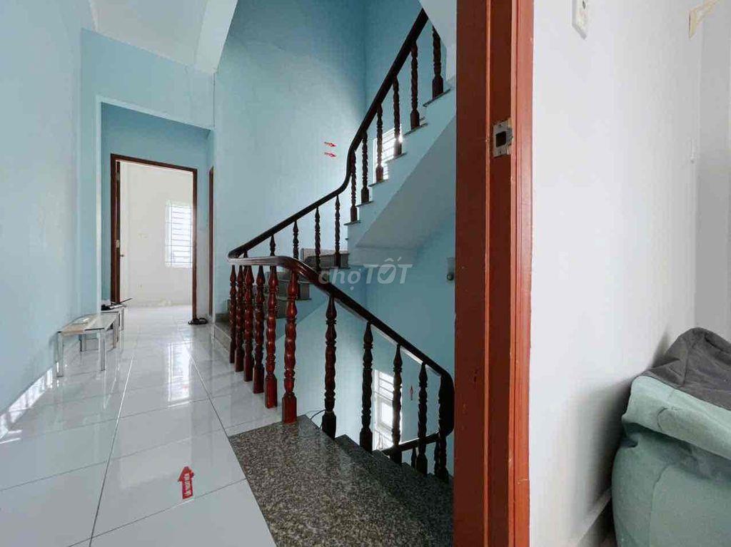 HAI PHÒNG NGỦ BAN CÔNG NGAY VĂN LANG CƠ SỞ 3