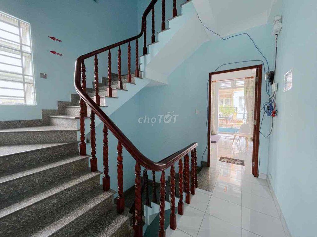HAI PHÒNG NGỦ BAN CÔNG NGAY VĂN LANG CƠ SỞ 3