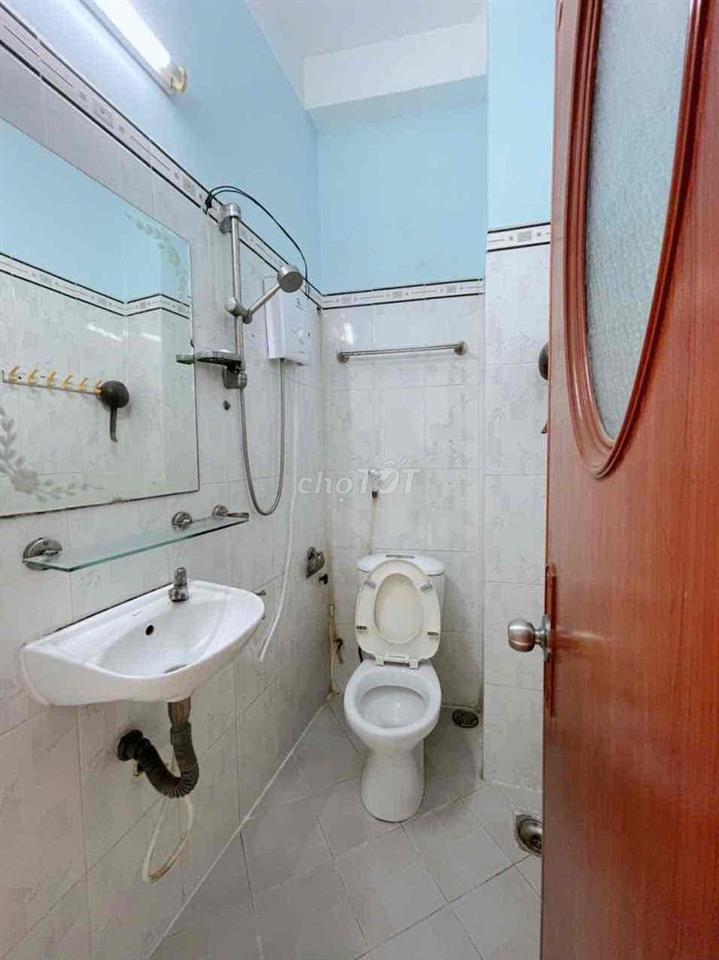 HAI PHÒNG NGỦ BAN CÔNG NGAY VĂN LANG CƠ SỞ 3