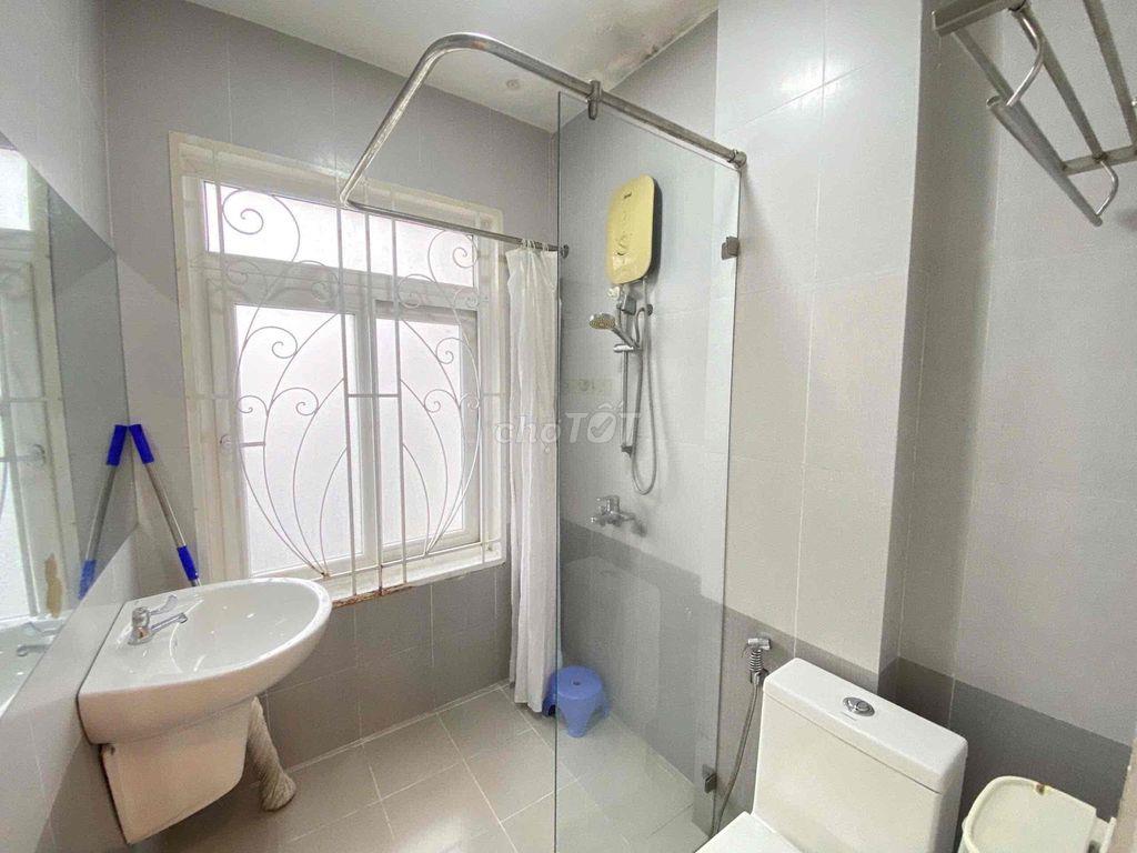 CĂN STUDIO CỬA SỔ  TRỜI GẦN SÂN BAY.