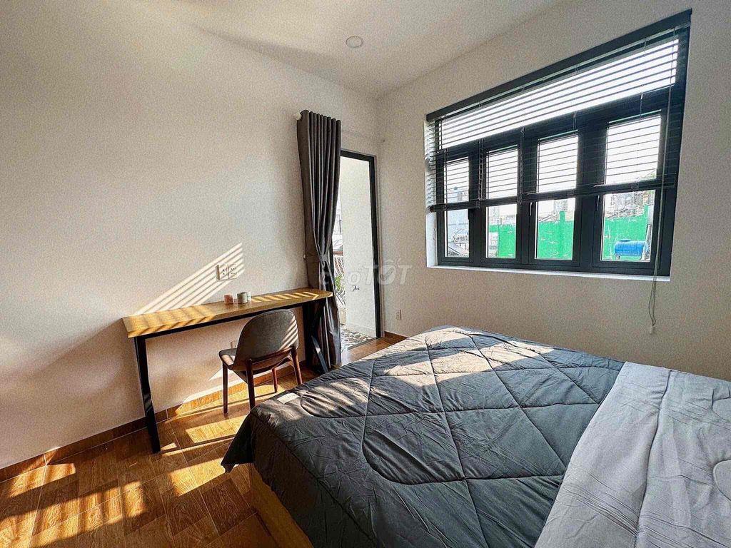 TRỐNG LẠI CHDV 2PN BAN CÔNG