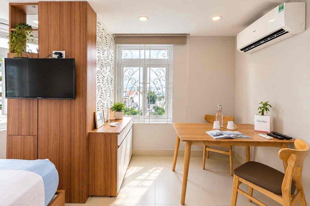TRỐNG LẠI CĂN STUDIO CỬA SỔ TRỜI GẦN SÂN BAY
