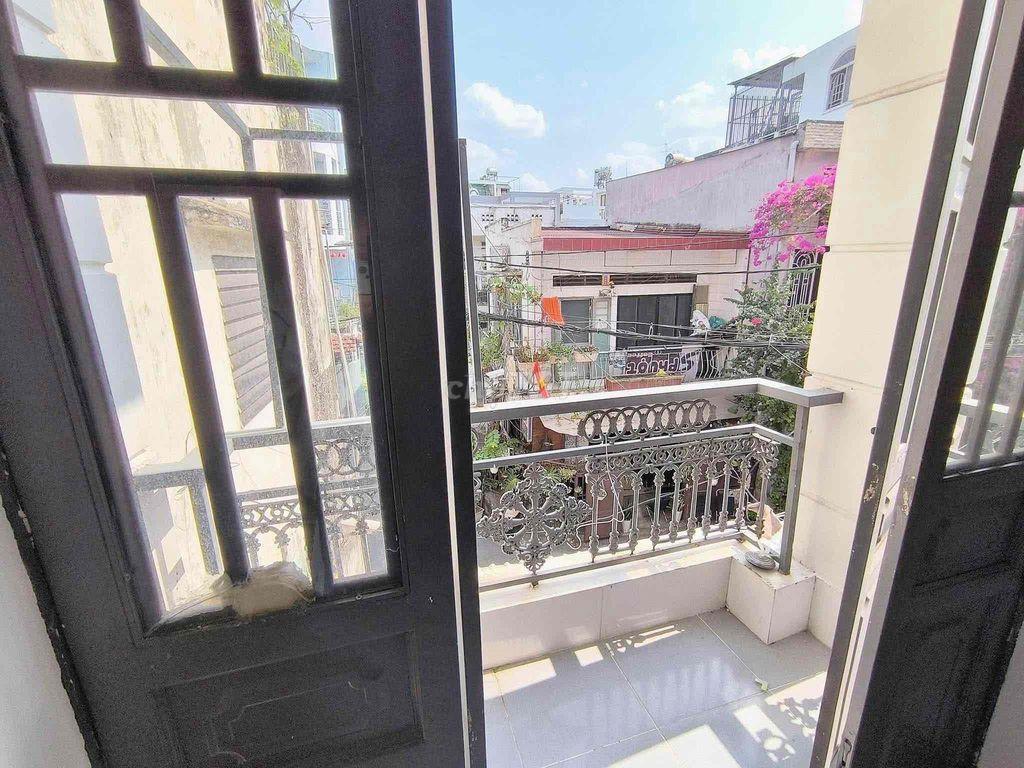 duplex ban công gần bệnh viện 175
