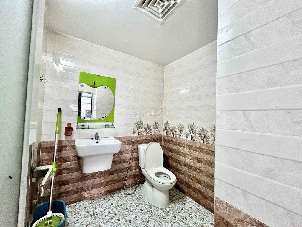 trống lại căn studio giá rẽ gần sân bay