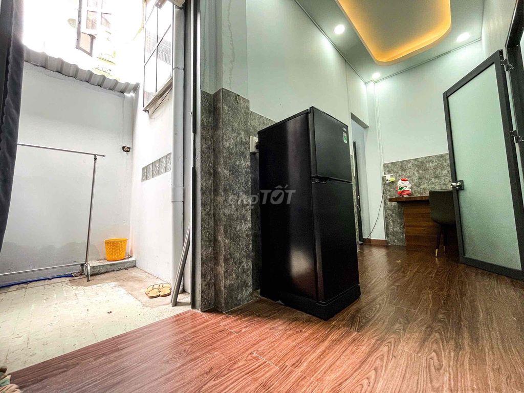 CĂN hộ 2PN 1WC Nội Thất Có Sẵn , Tầng Trệt , Quận 10