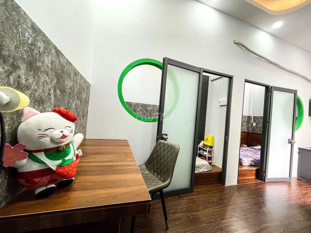 CĂN hộ 2PN 1WC Nội Thất Có Sẵn , Tầng Trệt , Quận 10