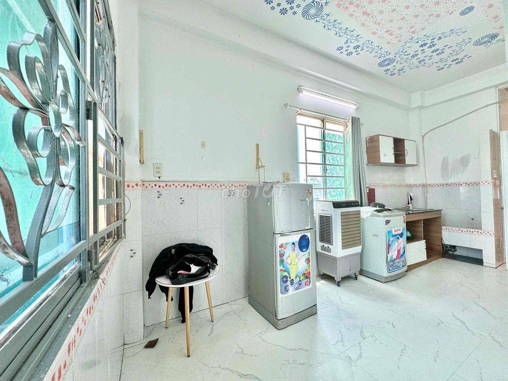 Căn 2PN nội thất sẵn , cửa sổ trời Gió Lồng Lộng