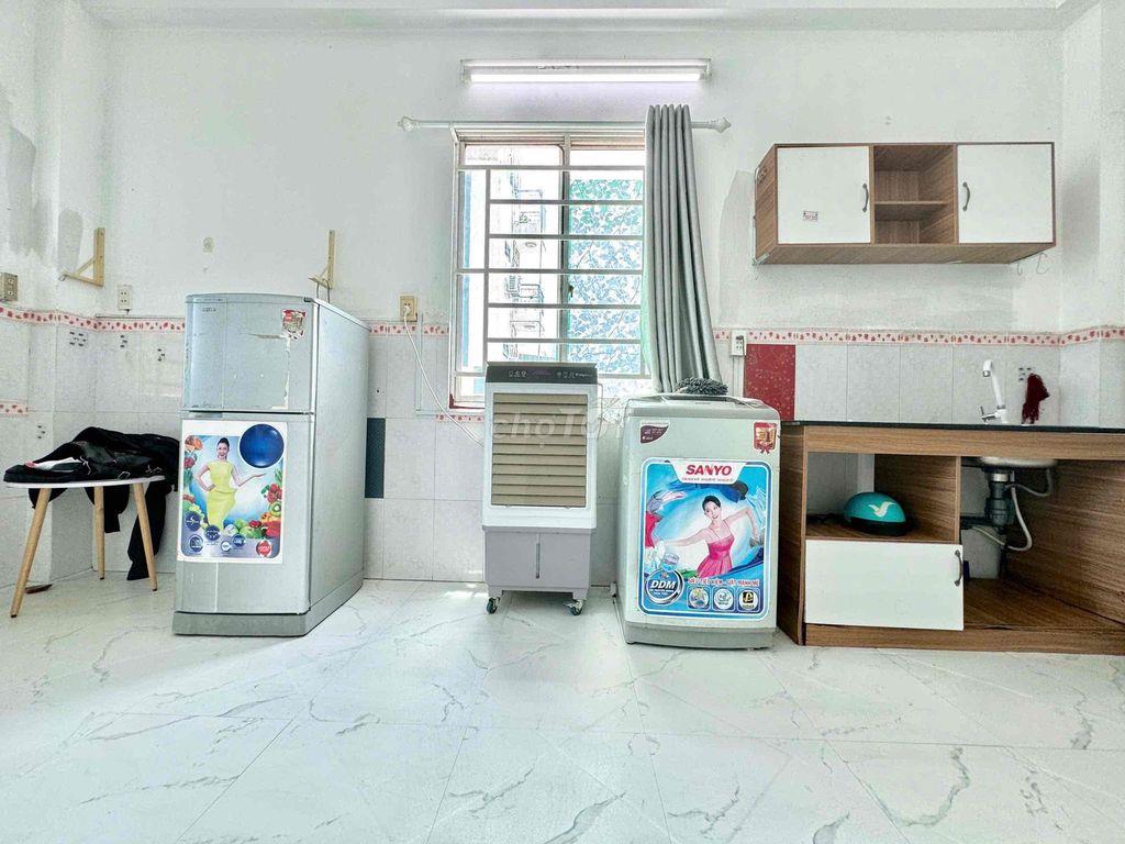 Căn 2PN nội thất sẵn , cửa sổ trời Gió Lồng Lộng
